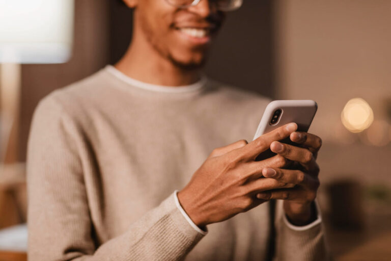 Como escolher um smartphone com boa bateria e câmera para o uso diário?